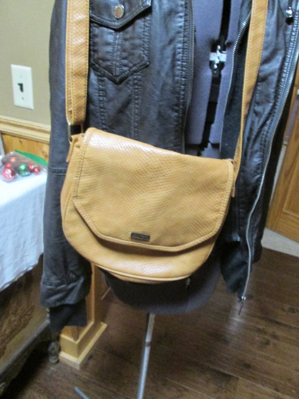 Roxy crossbody bag adjustable strap flap top zipper top tannish brown